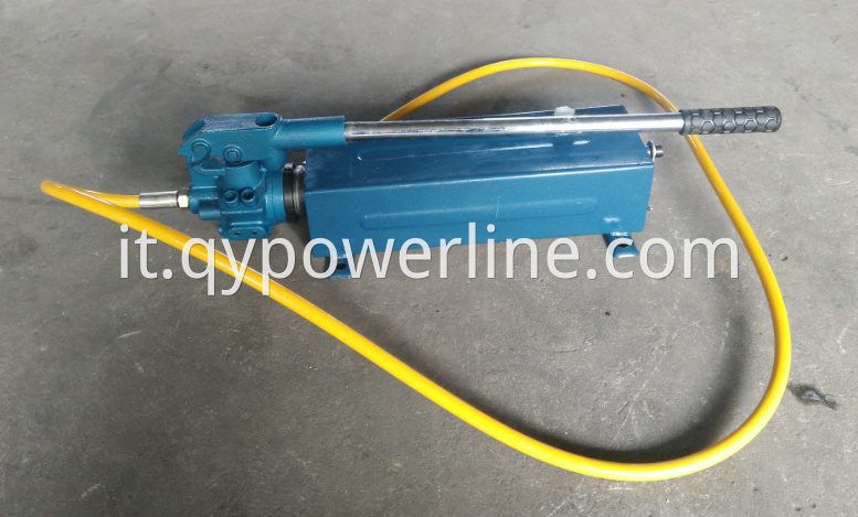 Manual hydraulic hand pump